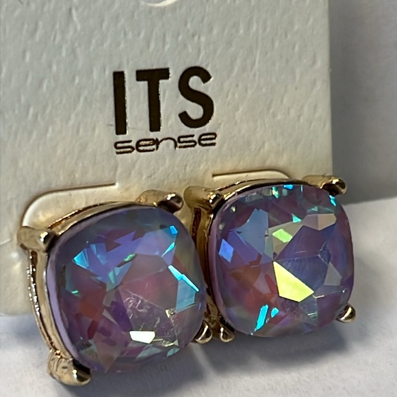 Lavender stud earrings - Picture 2 of 5